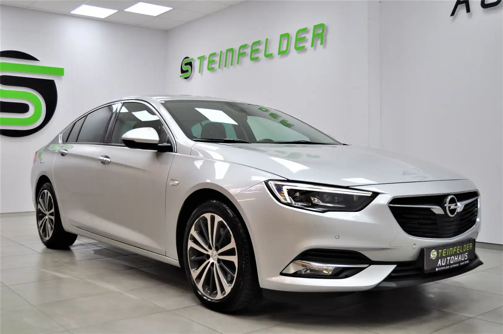 Opel Insignia B Grand Sport Ultimate / HEAD UP / LED Zilver - 1