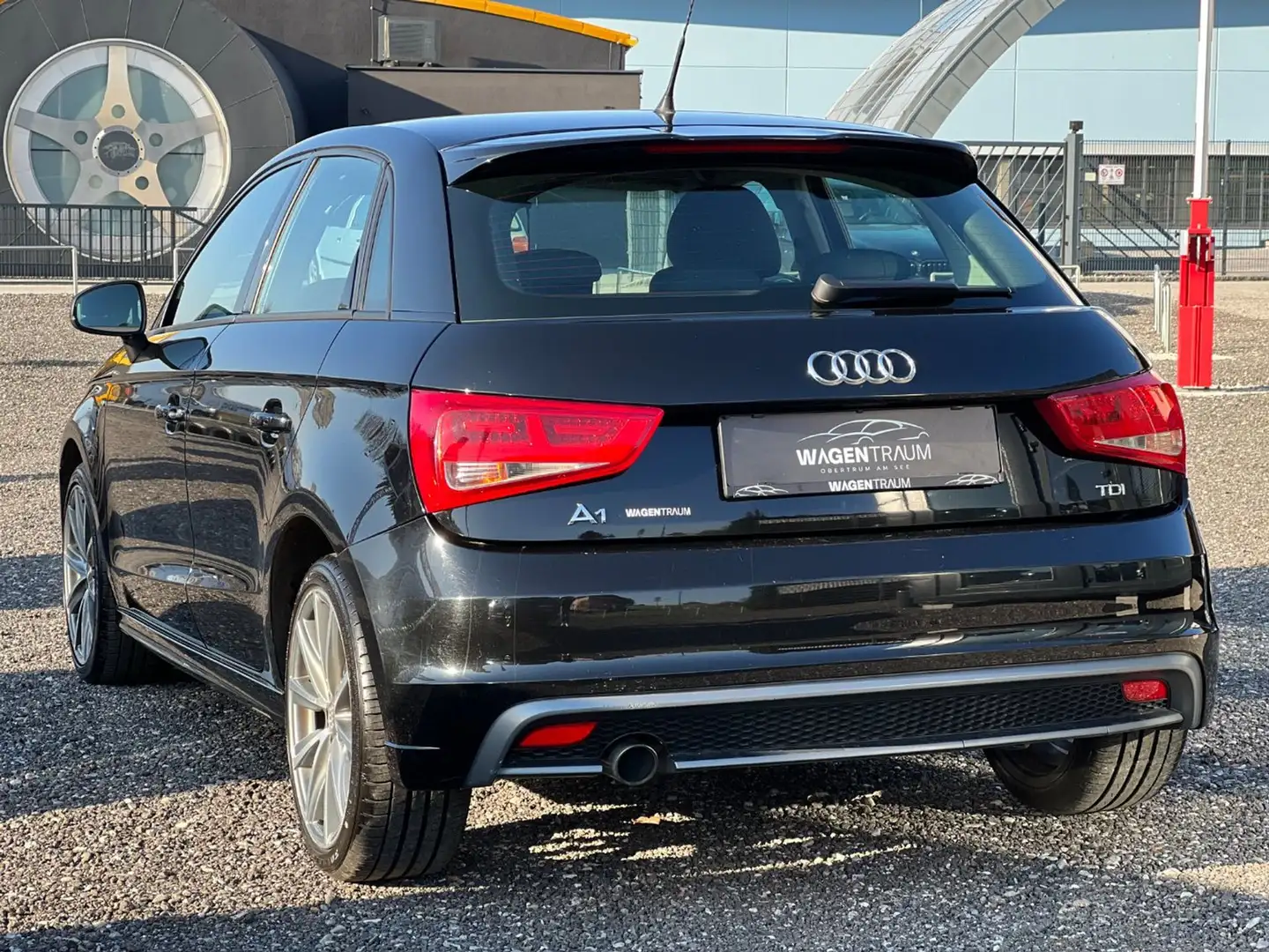Audi A1 Sportback 1.6 TDI - S-line - Xenon - Tempomat - B Schwarz - 2