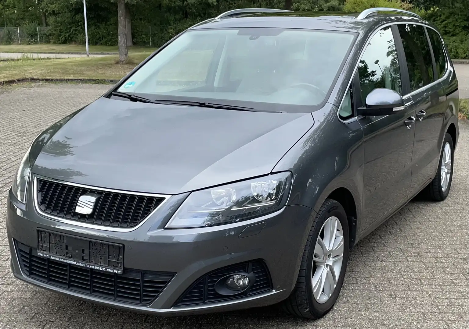 SEAT Alhambra 1.4 TSI (Eco.) Style Viva Panorama 7-Sitzer 1.Hd. Gris - 2