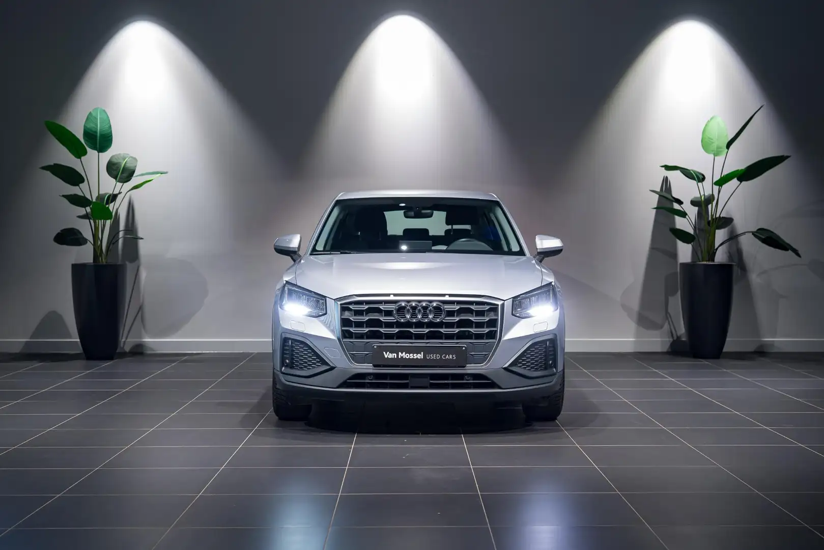 Audi Q2 1.5 35 TFSI 110kW S tr Bus Ed Attraction Gris - 2