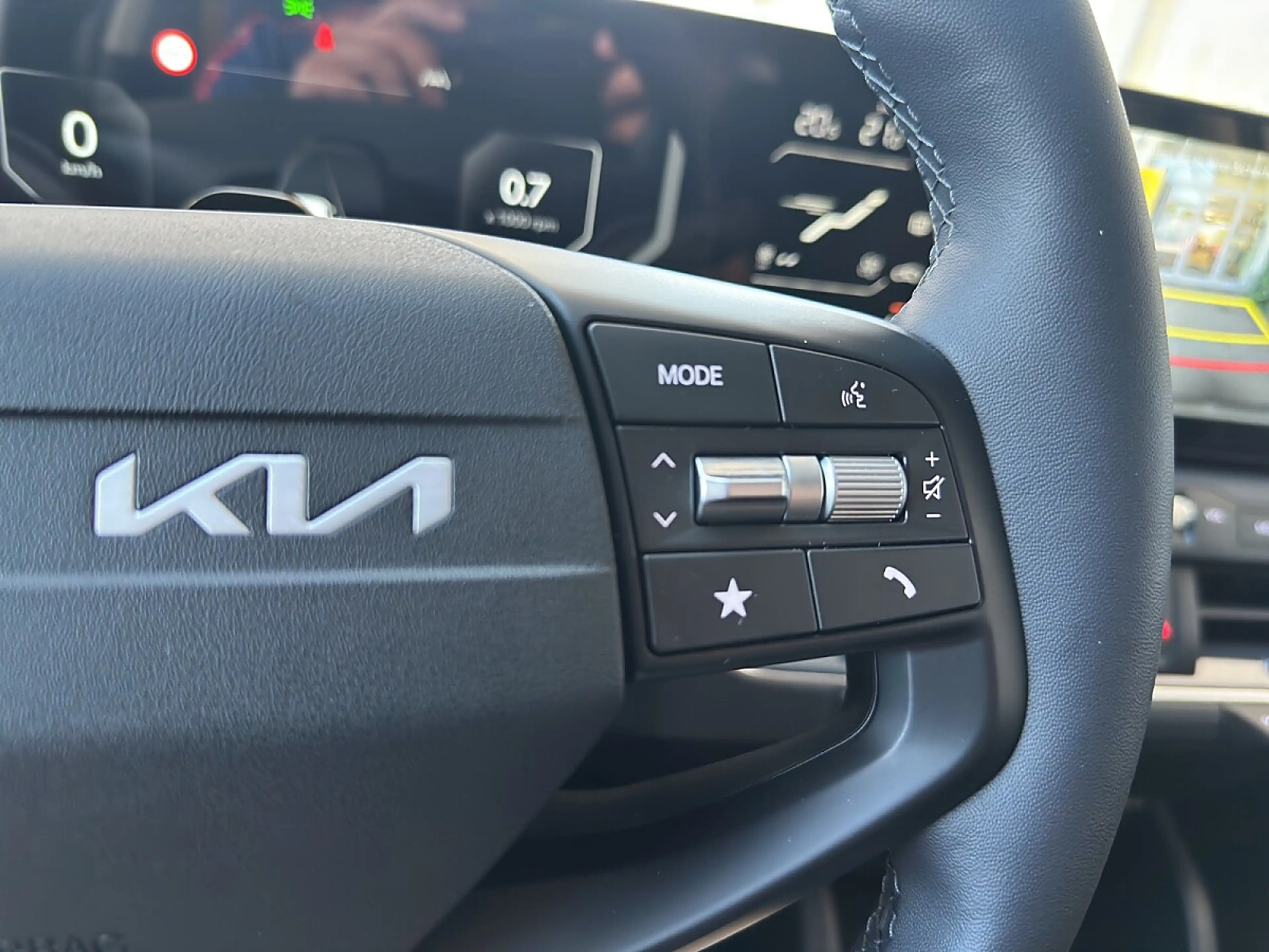 Kia K4 1,6 TGDI Silber DCT — photo 14