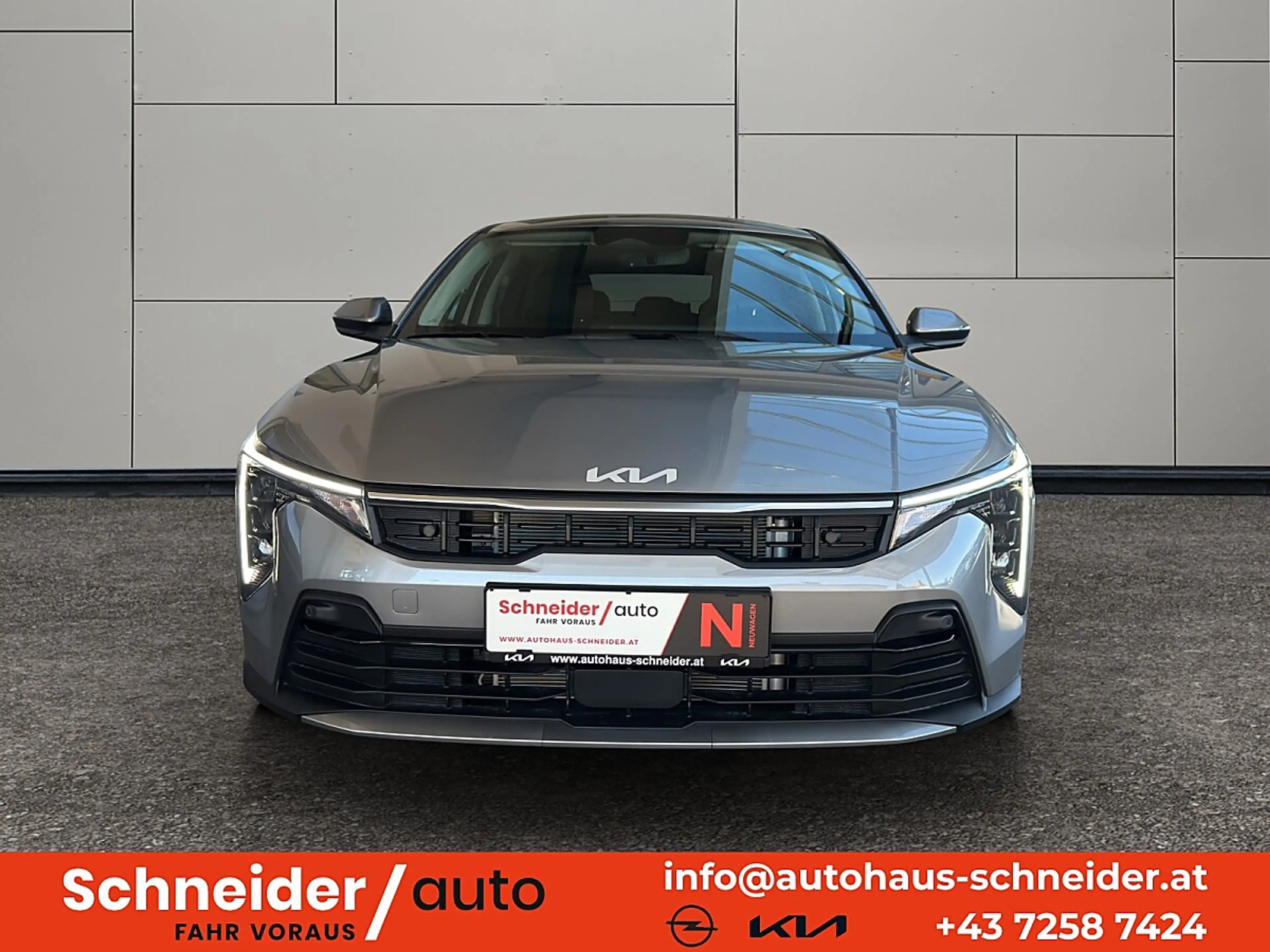 Kia K4 1,6 TGDI Silber DCT — photo 3