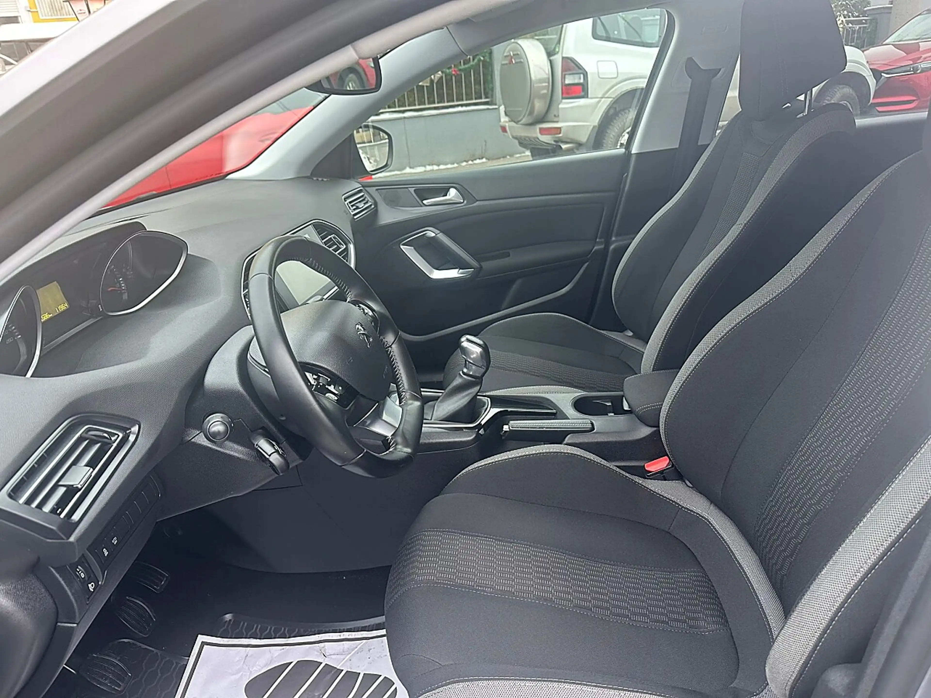 Peugeot 308 SW 1,2 PureTech 110 Style S&S — photo 7