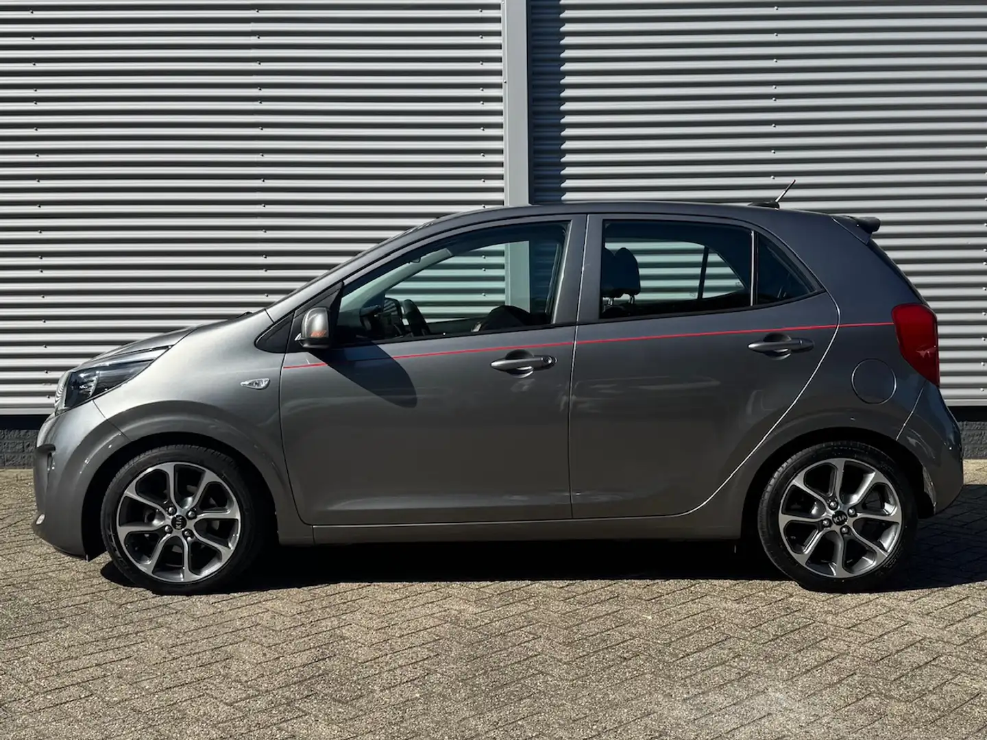 Kia Picanto 1.0 MPi 67pk 4-zits ComfortLine | Trekhaak | Licht Grijs - 2