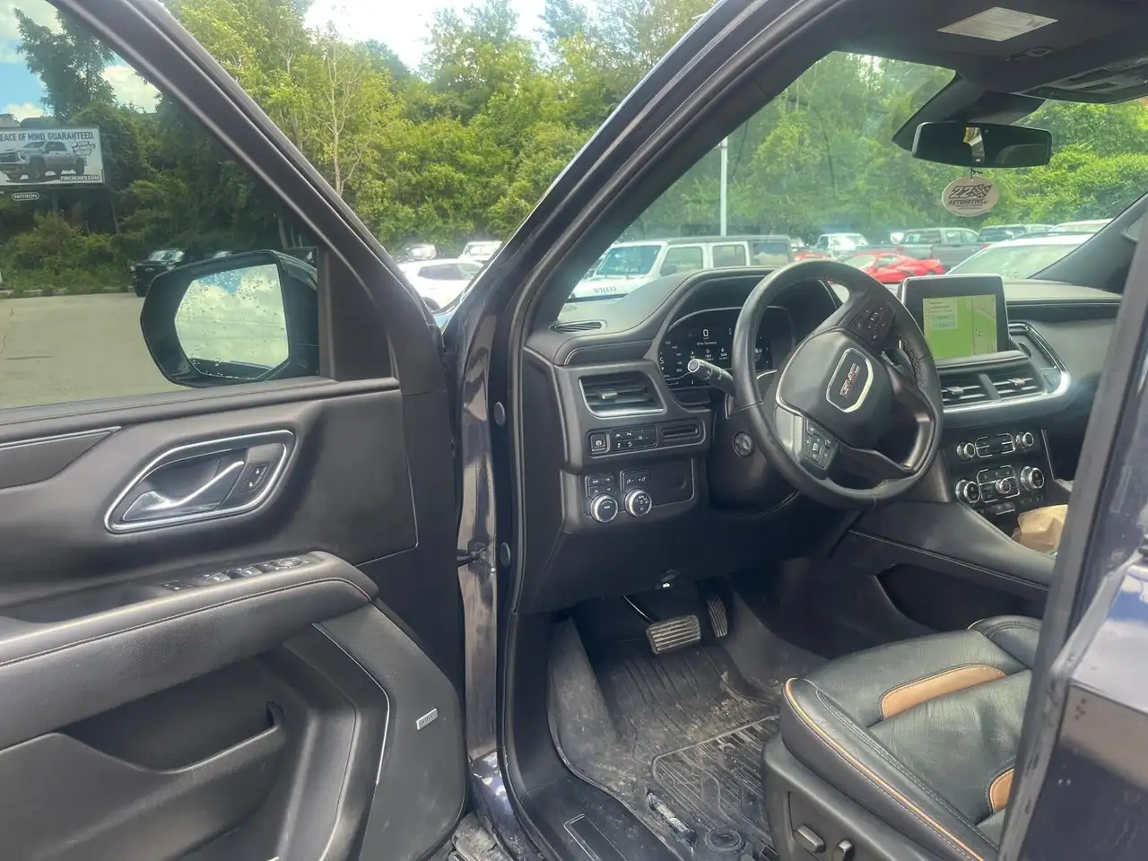 GMC Yukon снимка GMC Yukon