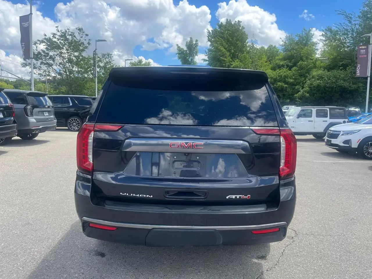 GMC Yukon снимка GMC Yukon