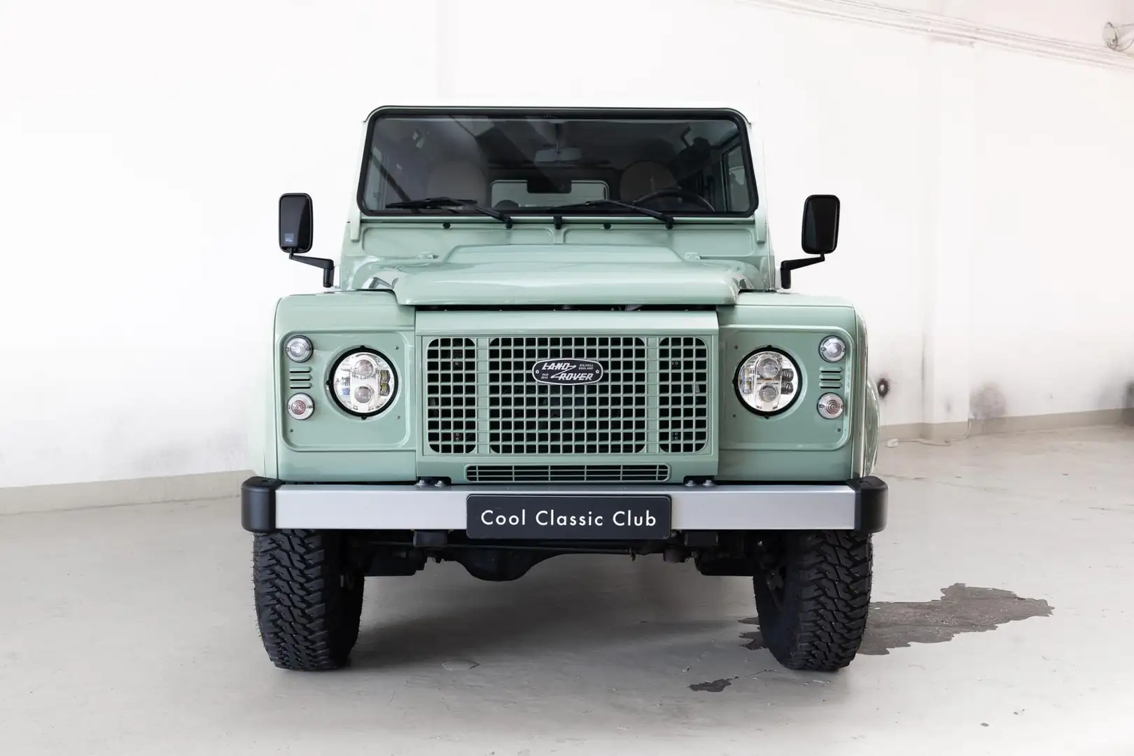 Land Rover Defender 110 Heritage Edition - 1 of 400 Vert - 2