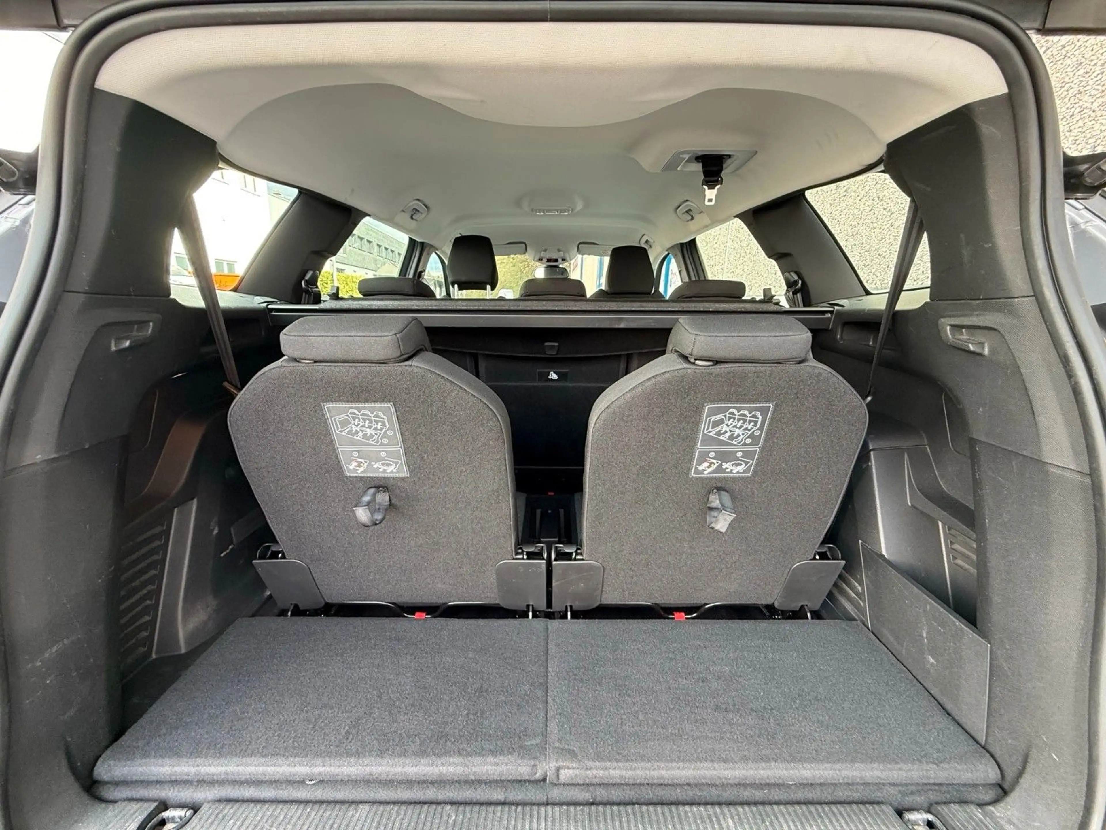 Peugeot 5008 BlueHDi 130 Active Pack 7 Sitze AHK LED Nav — photo 9