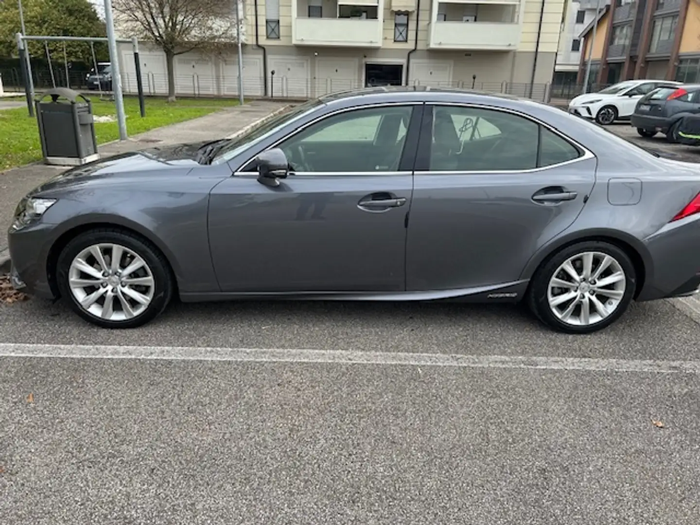 Lexus IS 300 IS 300h 2.5 Executive cvt Szary - 1