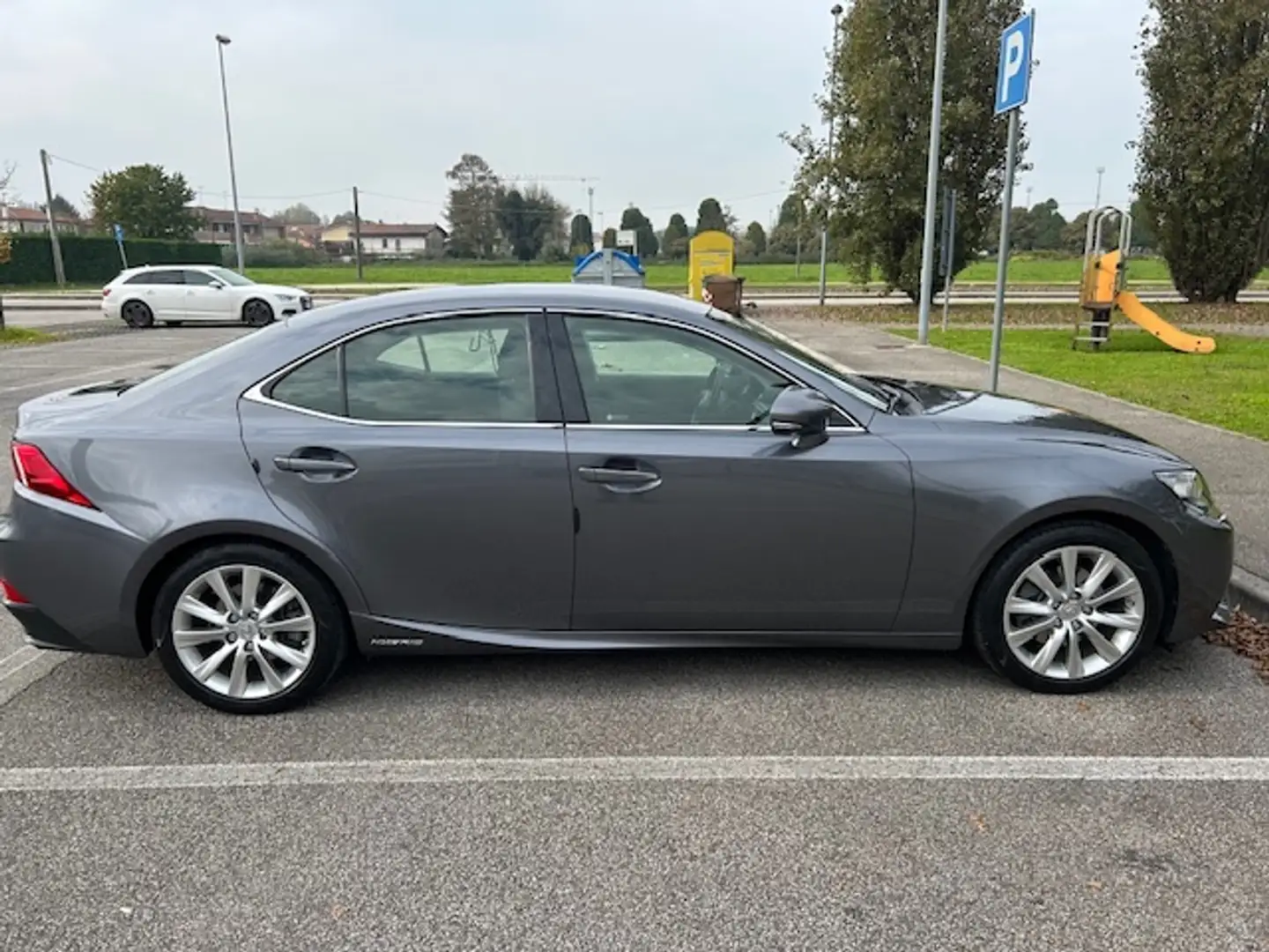 Lexus IS 300 IS 300h 2.5 Executive cvt Szary - 2