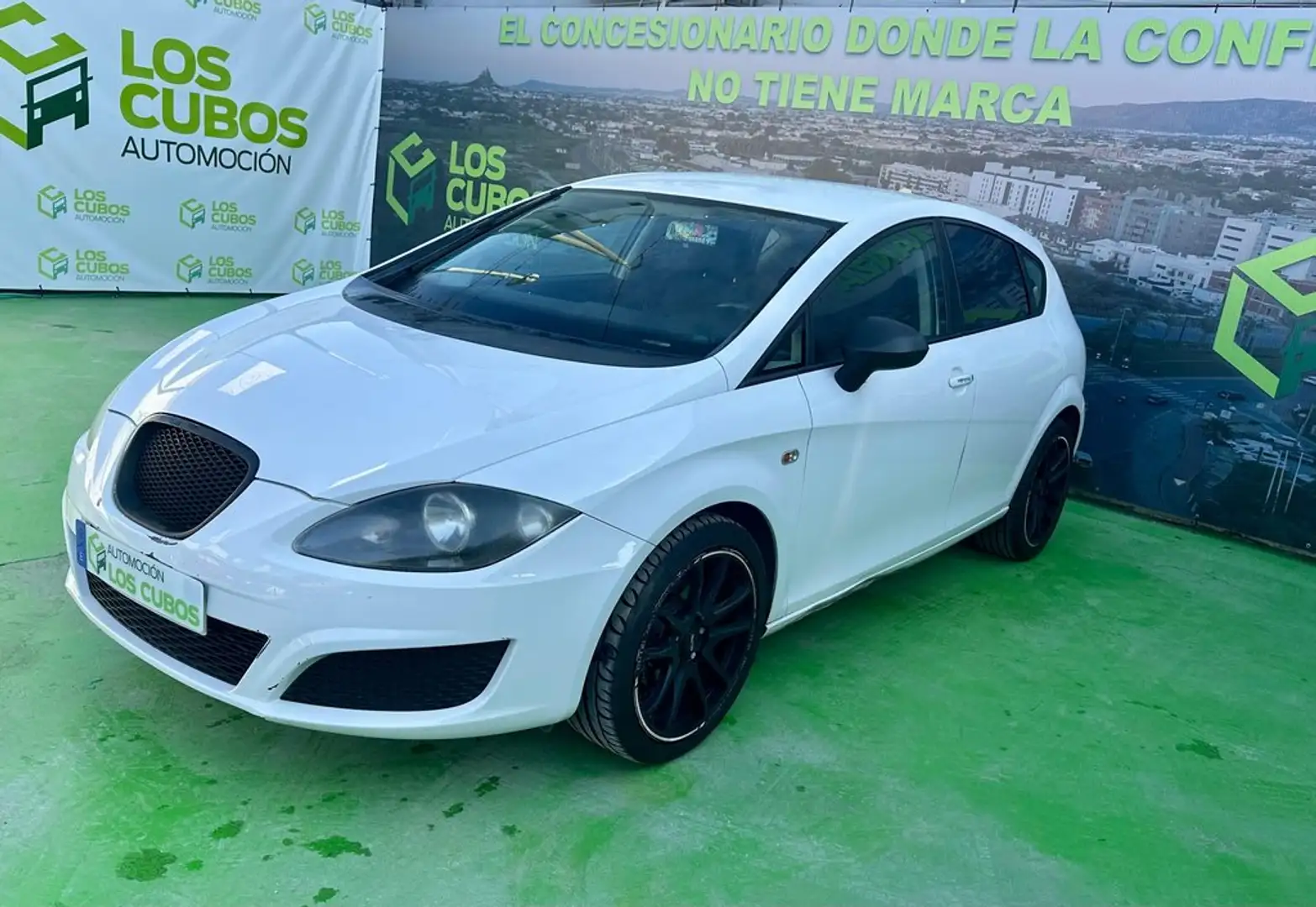 SEAT Leon 1.4 85cv Emoción Weiß - 2
