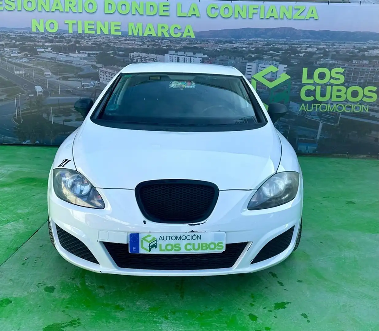 SEAT Leon 1.4 85cv Emoción Weiß - 1