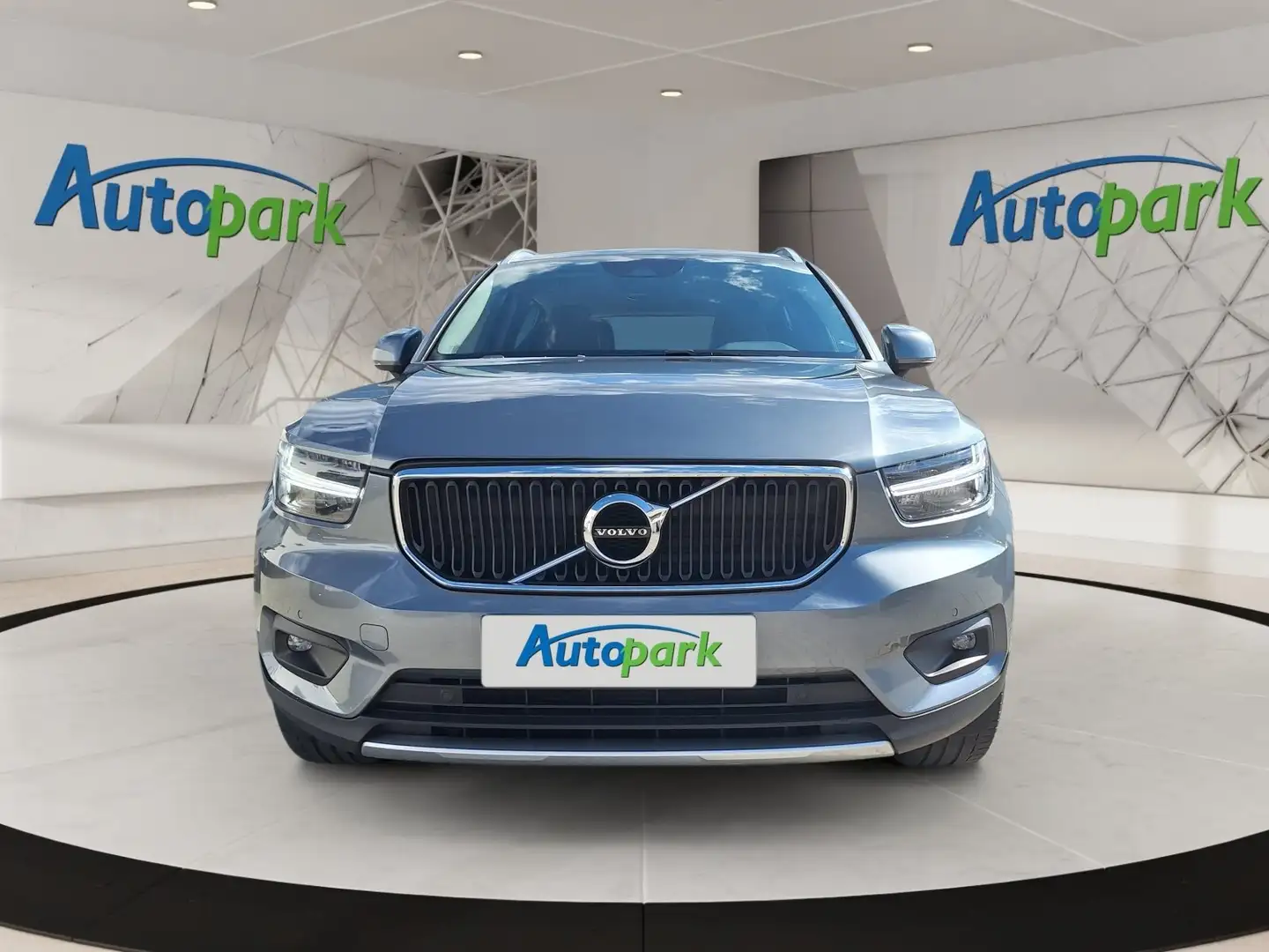 Volvo XC40 T5 Momentum  AWD Silber - 2