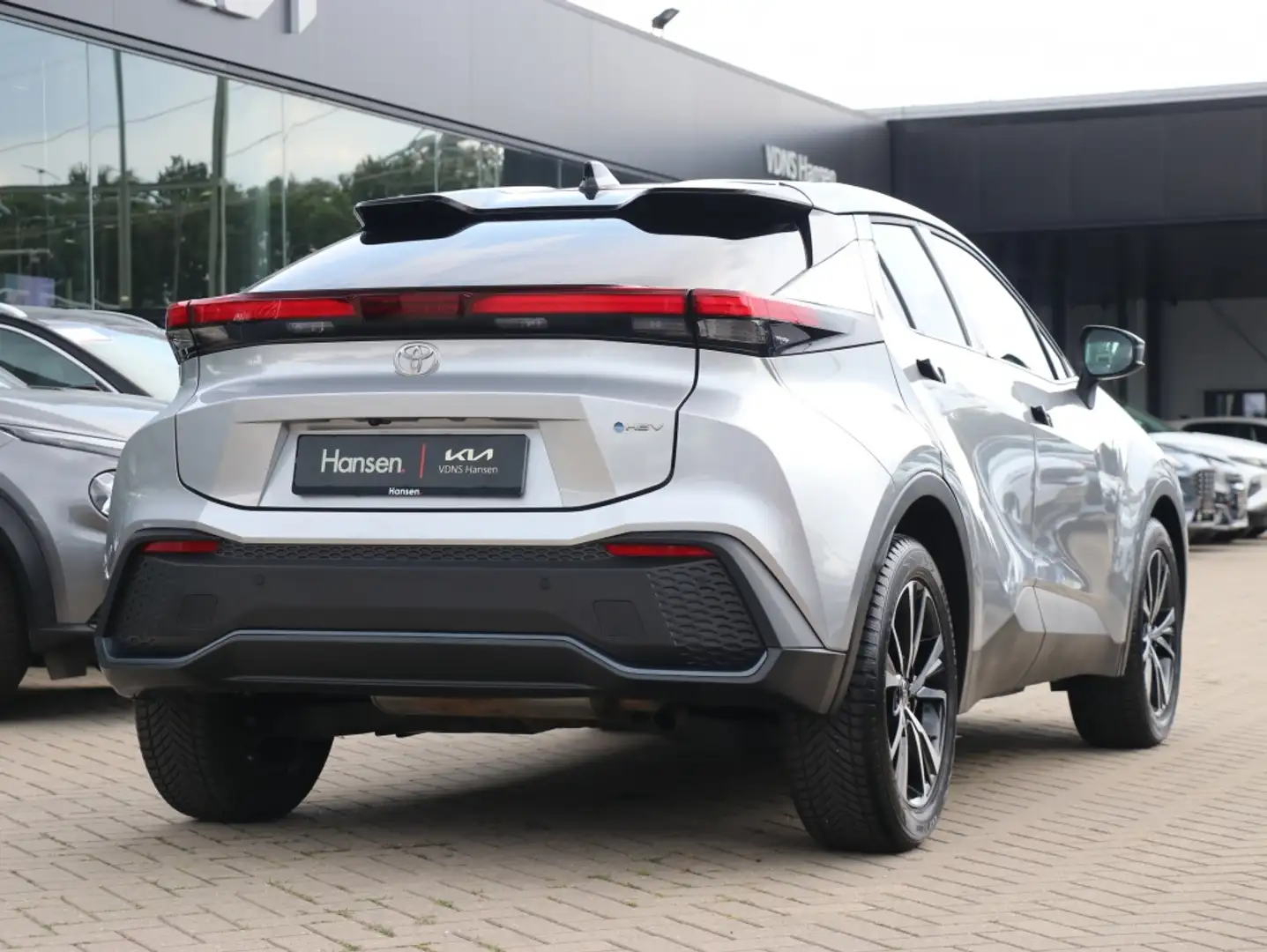 Toyota C-HR 1.8 Hybrid 140 Dynamic I Navi I Keyless I Dodehoek Grijs - 2