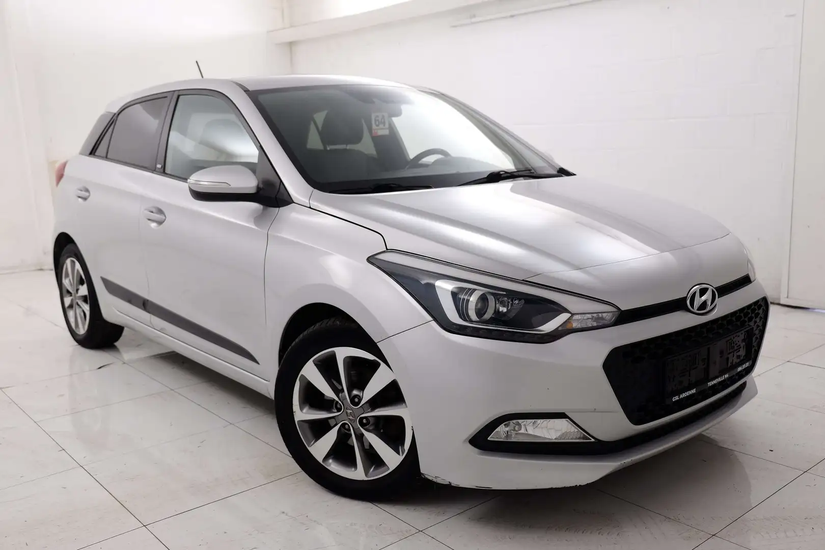 Hyundai i20 i20 1.1 CRDi GO GPS, TEL, CRUISE, CAMERA Gris - 1