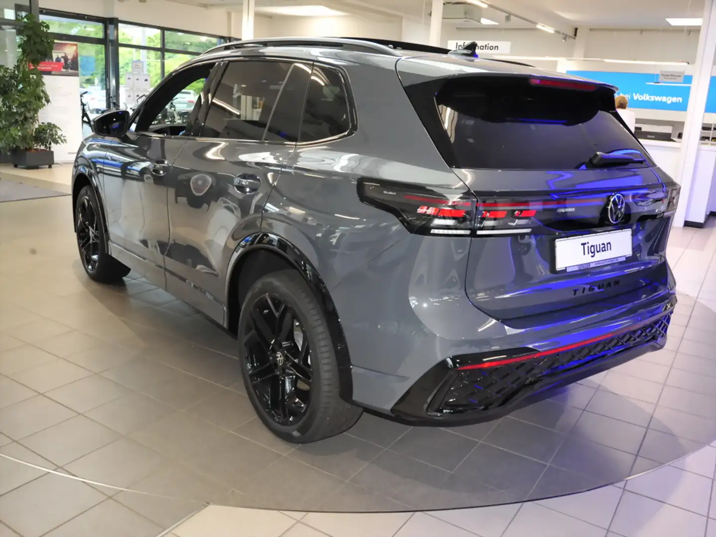 Volkswagen Tiguan R-Line 2.0 TDI SCR 4MOTION Standheizung Grau - 2