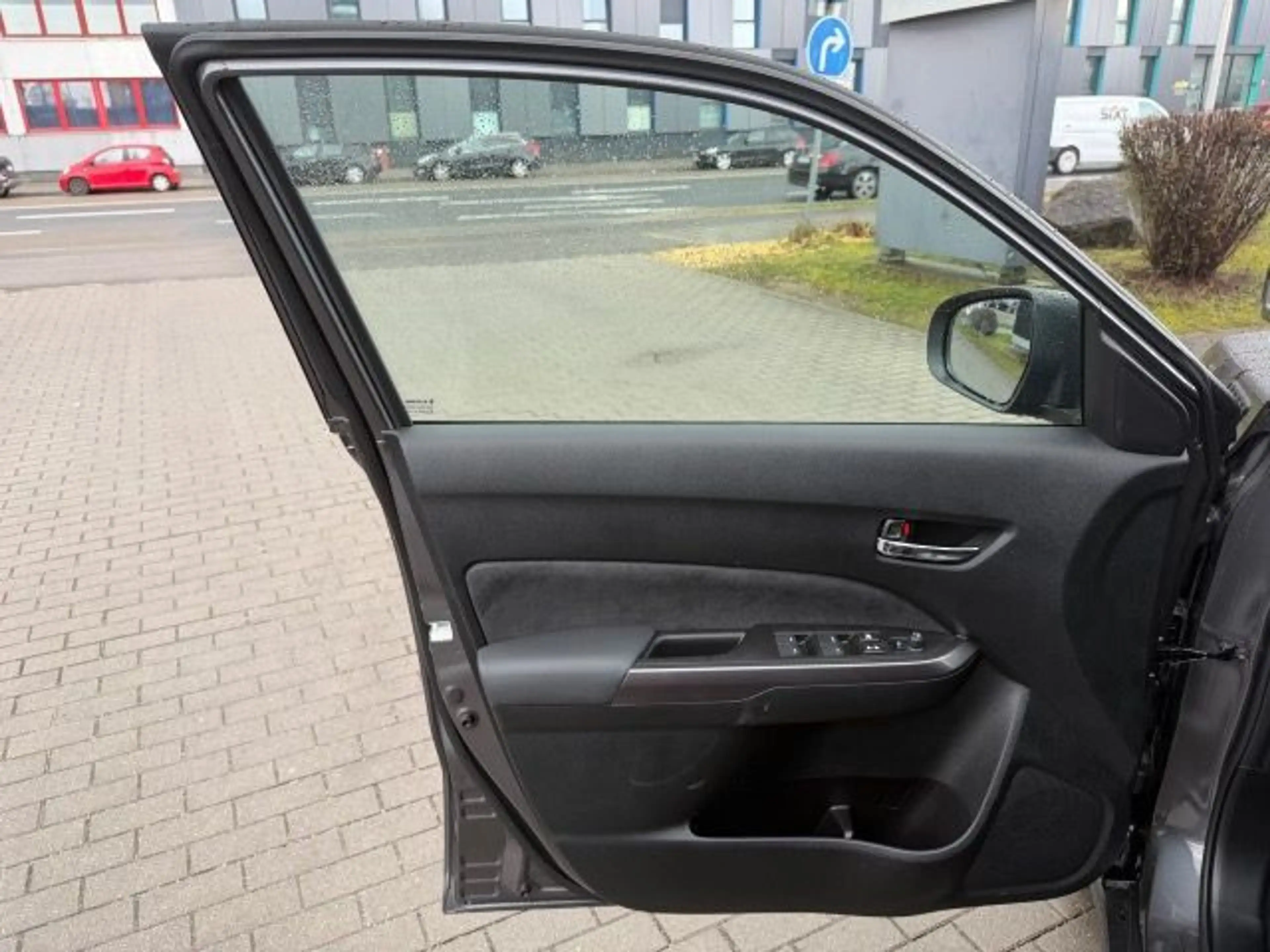 Suzuki Vitara VITARA 1.4 BOOSTERJET HYBRID 6AT COMFORT+ AHK — photo 12