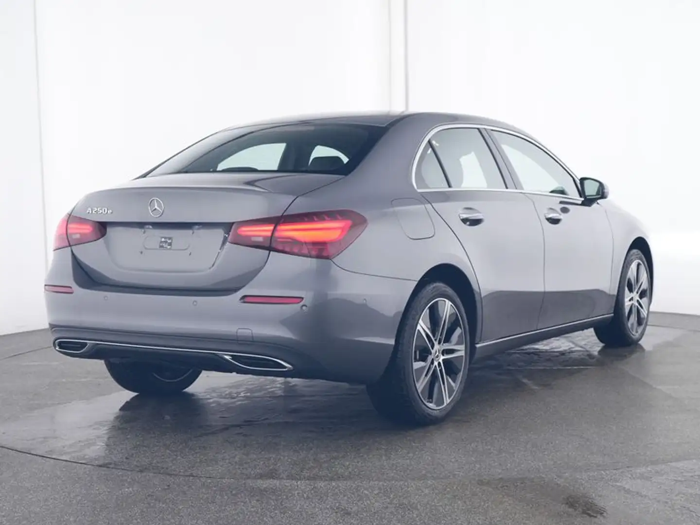 Mercedes-Benz A 250 e Sedan Plug-In Hybride Face Lift | Progressive Li Grijs - 2