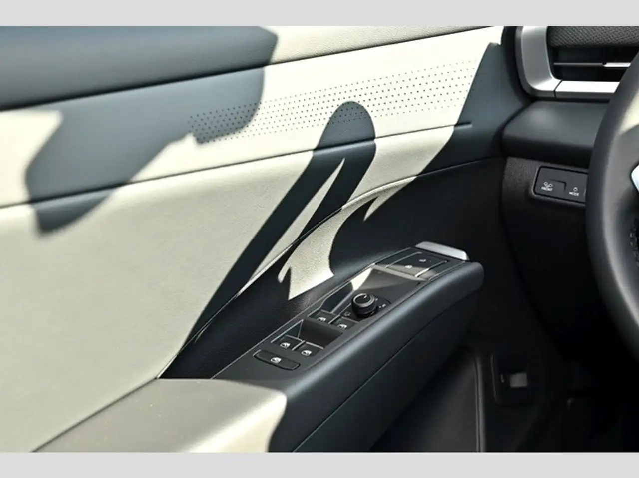 Volkswagen T-Roc Style 1.5 l eTSI OPF 110 kW (150 P Style 16