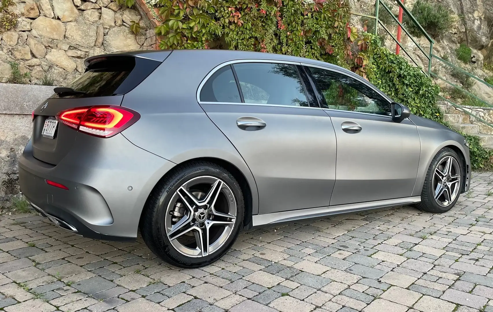 Mercedes-Benz A 180 Classe   d 7G-DCT AMG Line ***VENDU*** Gris - 2