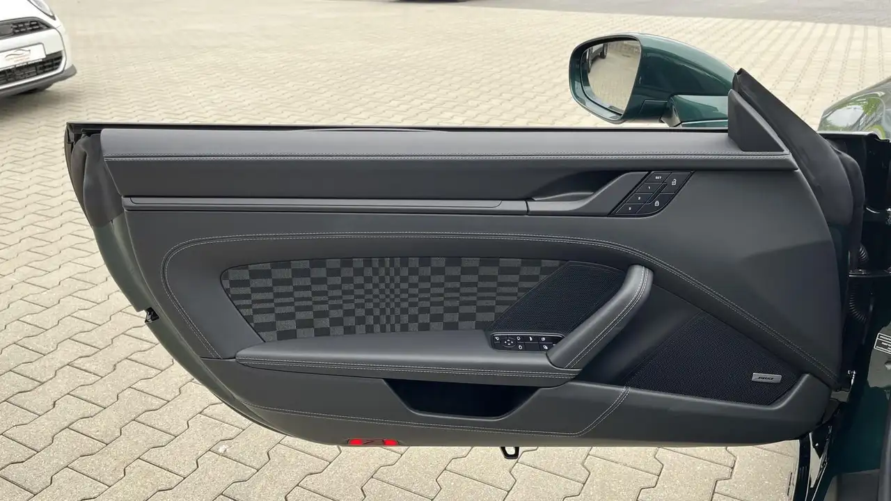 Porsche 992 Spirit 70 Lift, Bose, Porscheracinggreenmetallic 14