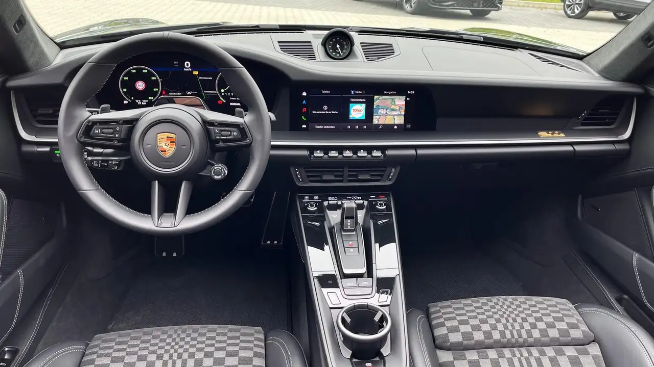 Porsche 992 Spirit 70 Lift, Bose, Porscheracinggreenmetallic 13