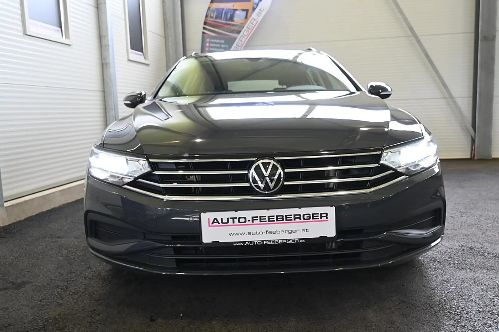 Volkswagen Passat Variant Business 2,0 SCR TDI DSG AHK,Navi,Kamera,Sitzhe... Gris - 2