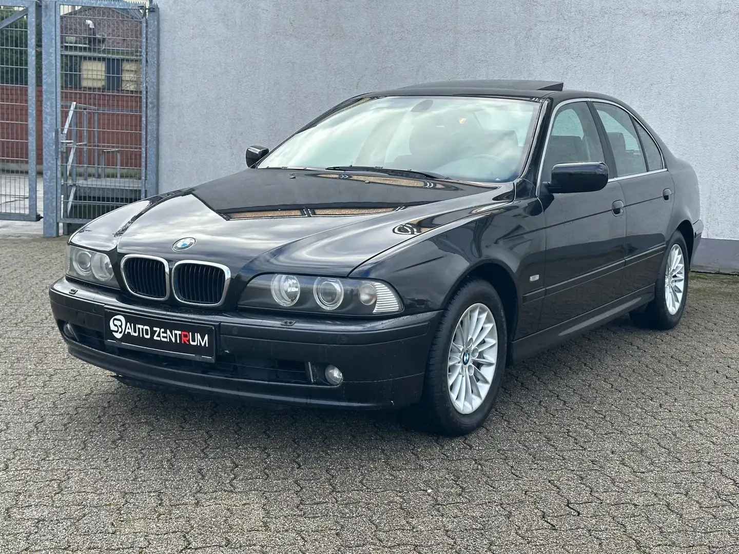 BMW 520 i Sport *KLIMA*XENON*PARK HILFE*BT*NEU TÜV - 2