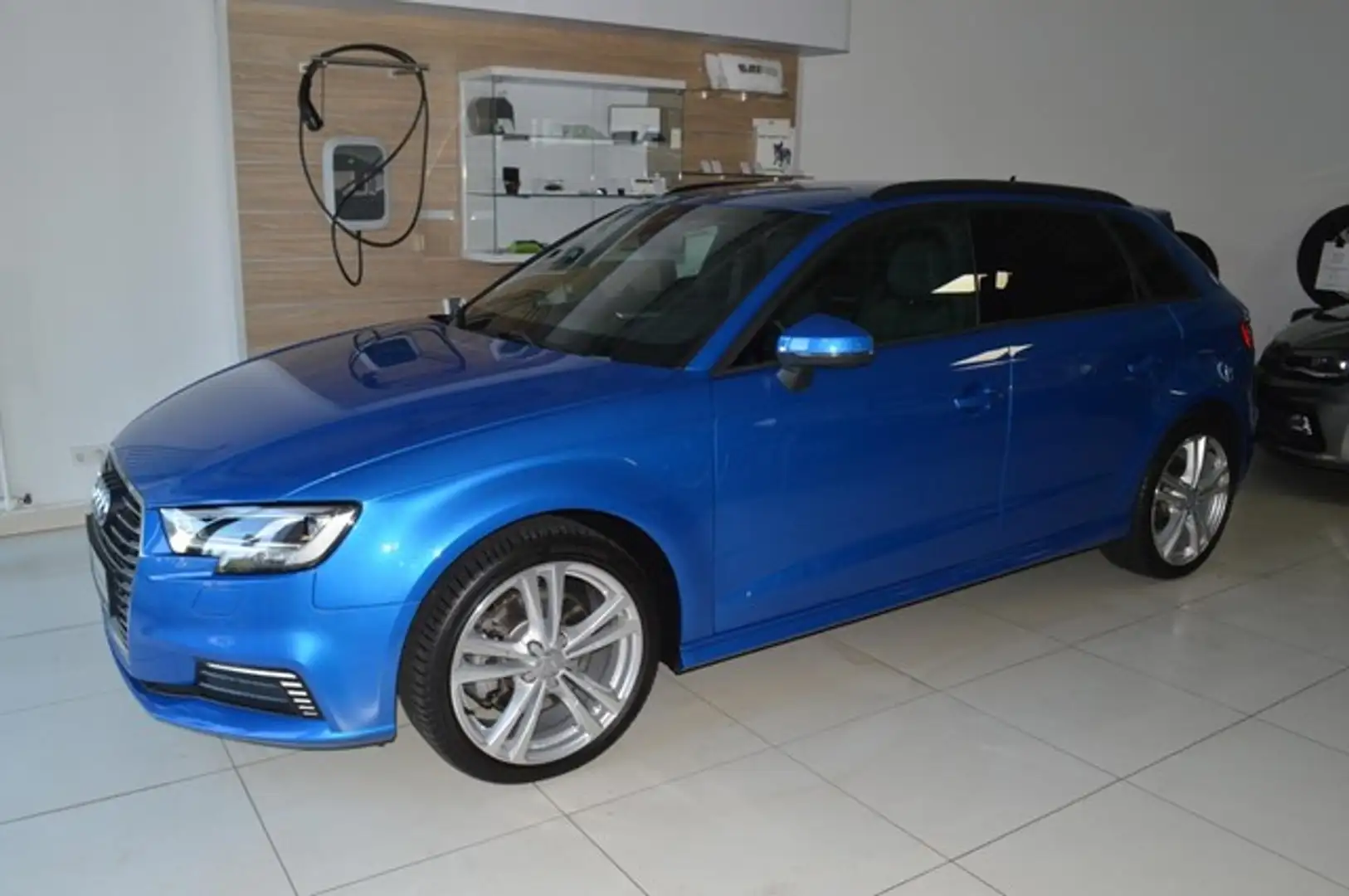 Audi A3 Sportback sport 40 e-tron S-tronic Matrix LED Blau - 1