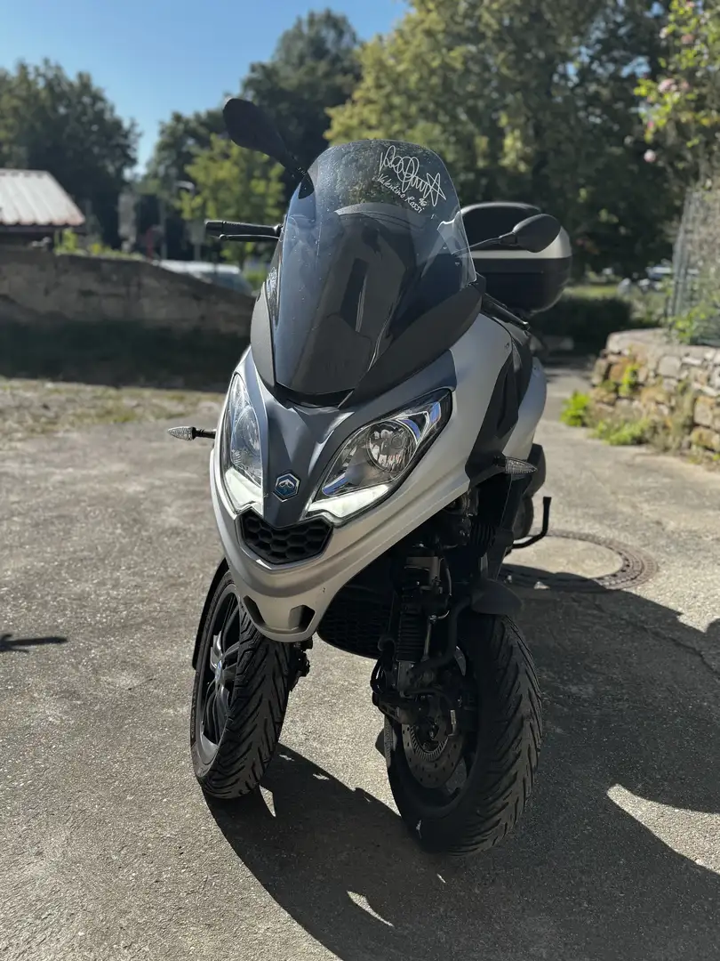 Piaggio MP3 300 HPE Grau - 2