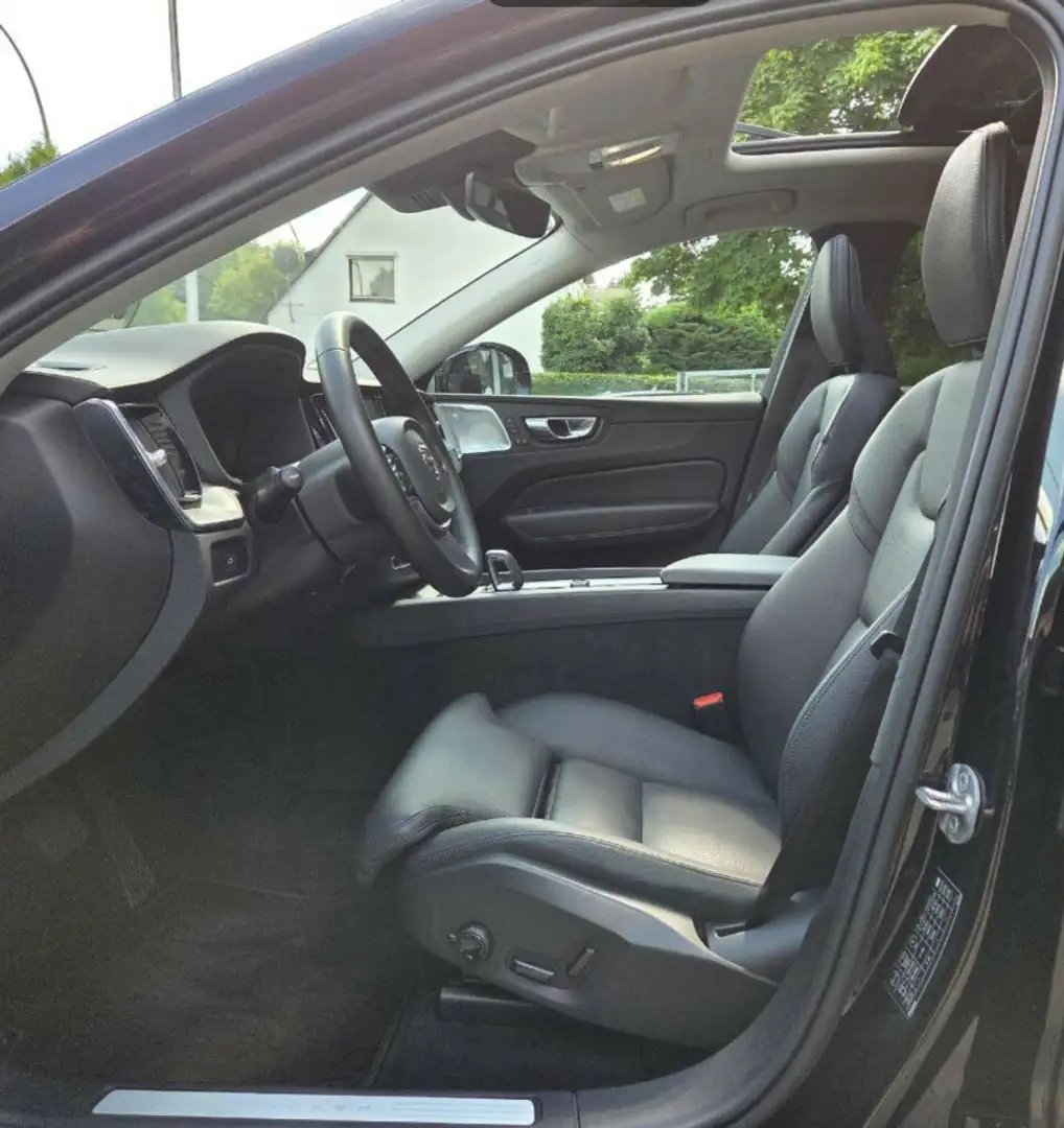 Volvo XC60 B5 AWD Ultimate Dark.Pan.Four-C.B&W.360.HuD Schwarz - 2