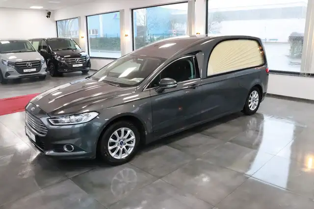 Ford Mondeo Hentschke Bestattungswagen / Leichenwagen