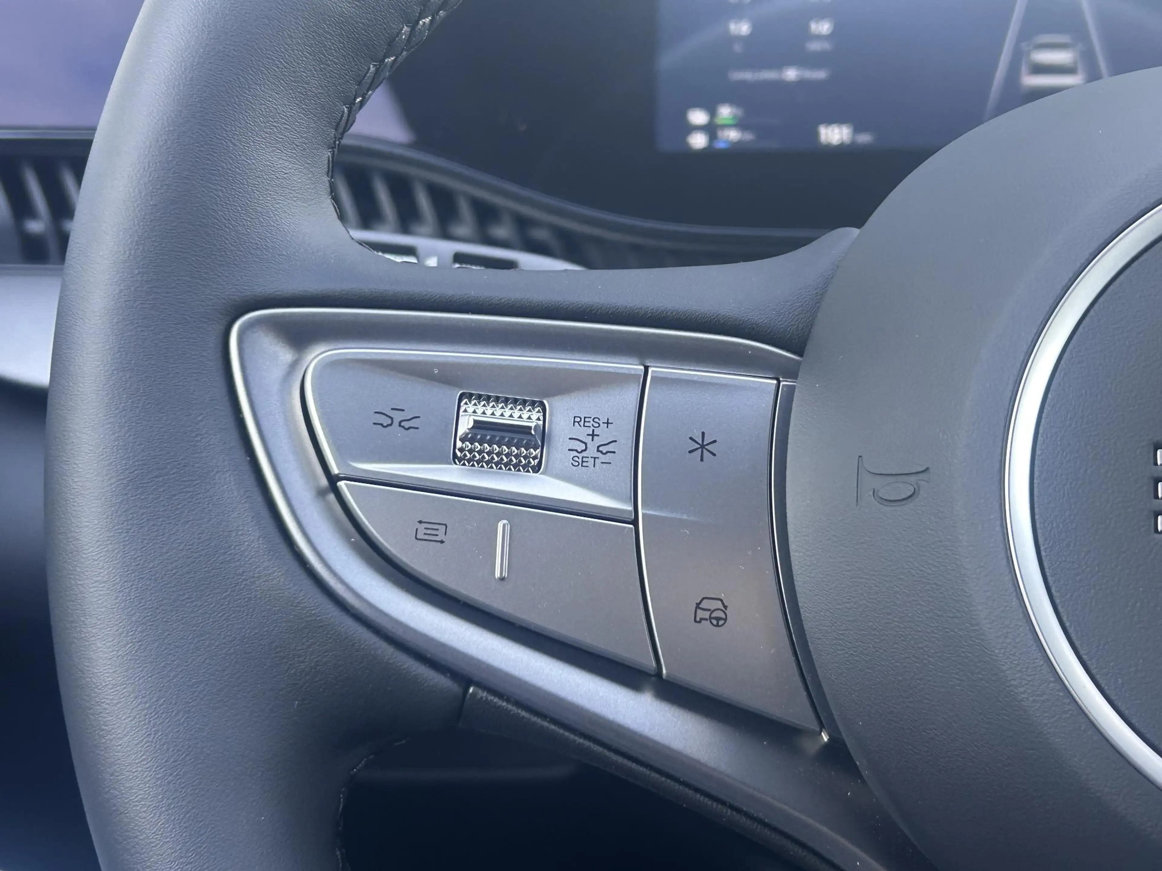 BYD Dolphin G 1.5L DM-i Comfort — photo 11