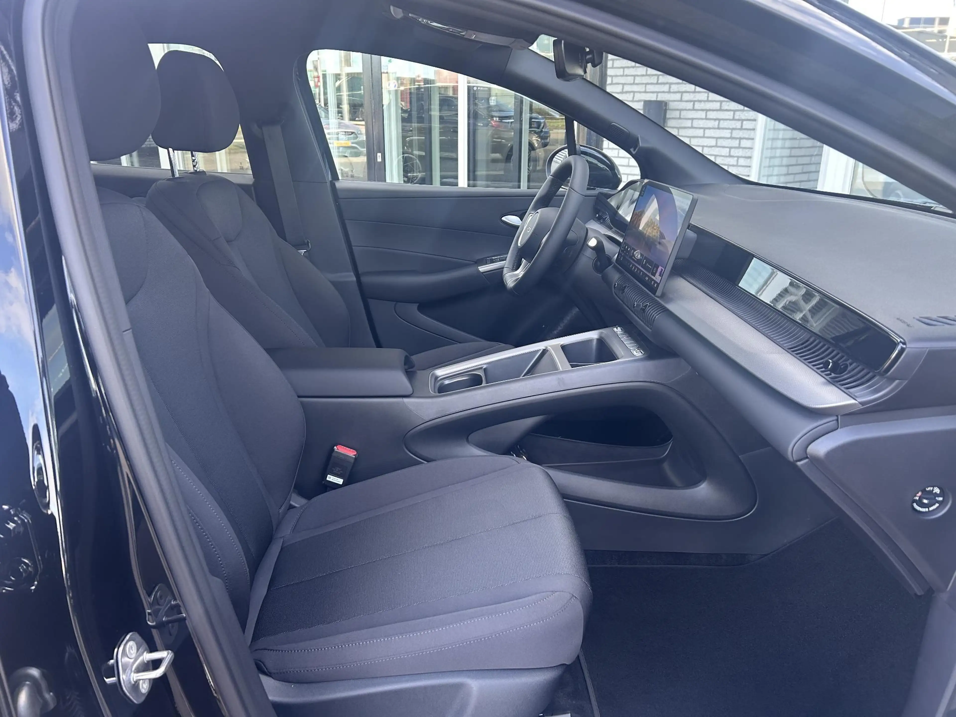 BYD Dolphin G 1.5L DM-i Comfort — photo 6