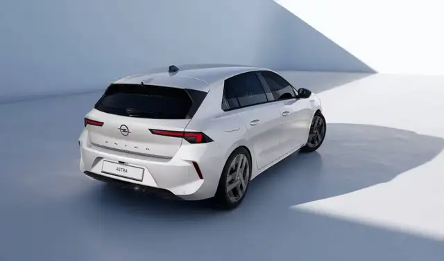 Opel Astra view 5
