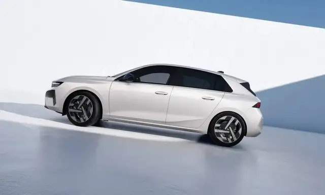 Opel Astra view 8