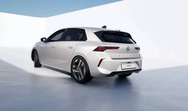 Opel Astra view 4