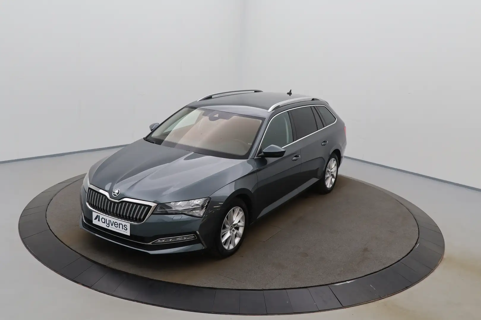Skoda Superb Combi 1.4 TSI PHEV Style DSG Premium Corporate+ LE Grey - 1