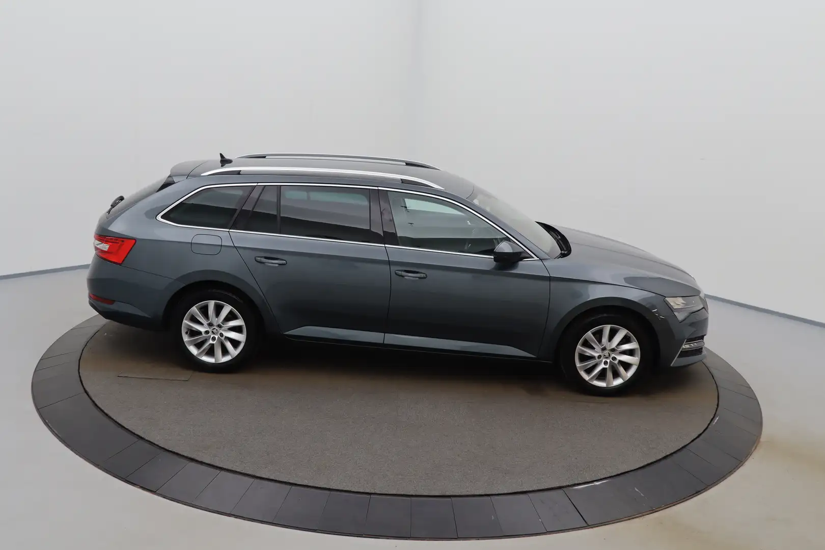 Skoda Superb Combi 1.4 TSI PHEV Style DSG Premium Corporate+ LE Grey - 2