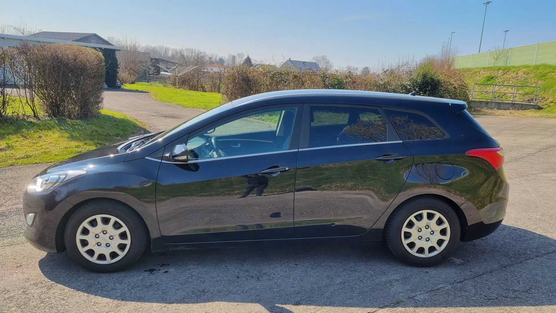 Hyundai i30 i30 CW 1,6 CRDi - KOMBI Schwarz - 2