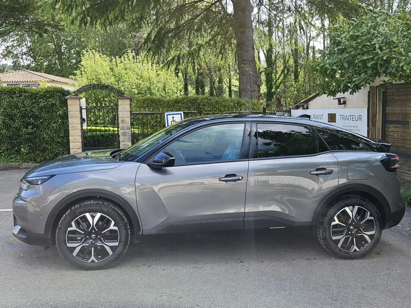 Citroen C4 Nouvelle Hybride 145 Automatique Max 18400 € pour export - 2