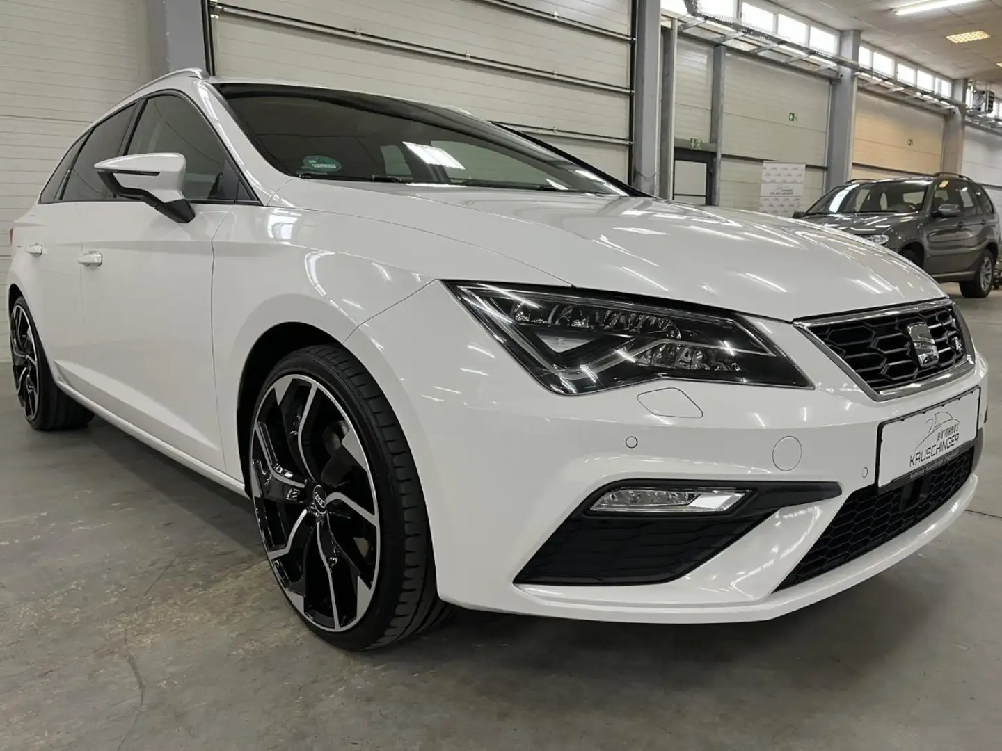SEAT Leon ST FR 190 PS BENZIN DSG DIGITAGL SHZ AHK LED NAVI Weiß - 2