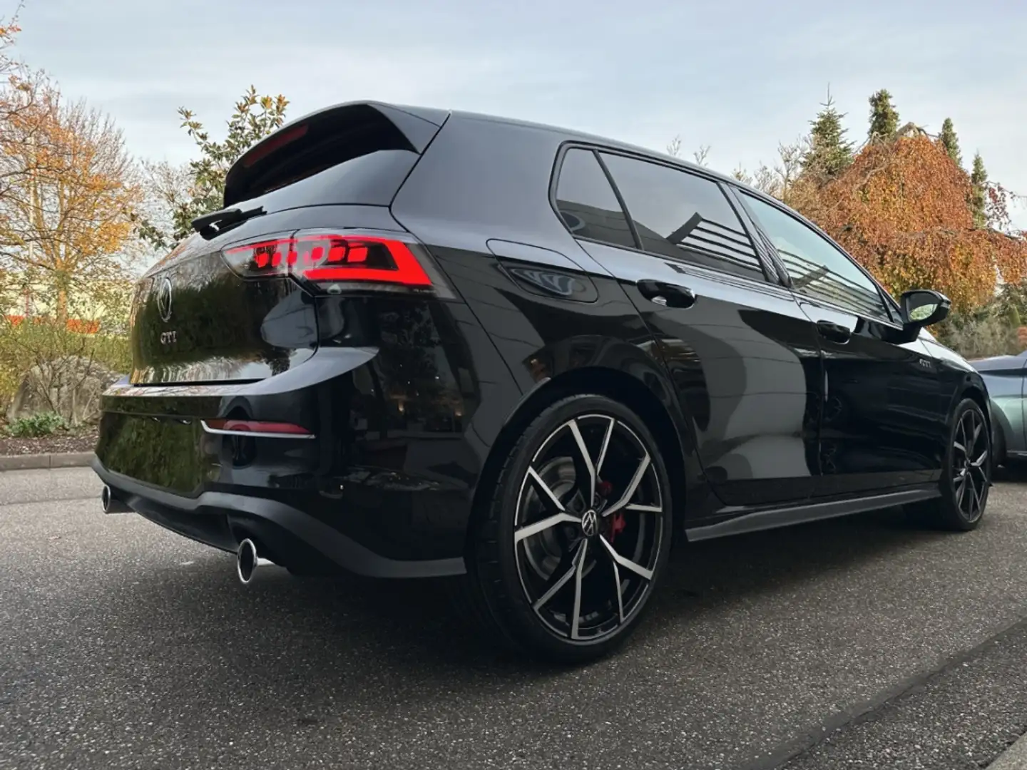 Volkswagen Golf GTI 2.0 TSI DSG Panodach IQ.Light Harman-Kardon Zwart - 2