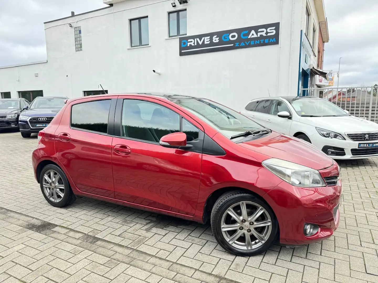 Toyota Yaris 1.33 VVT-i Executive ** 1 JAAR GARANTIE ** !! Rouge - 1