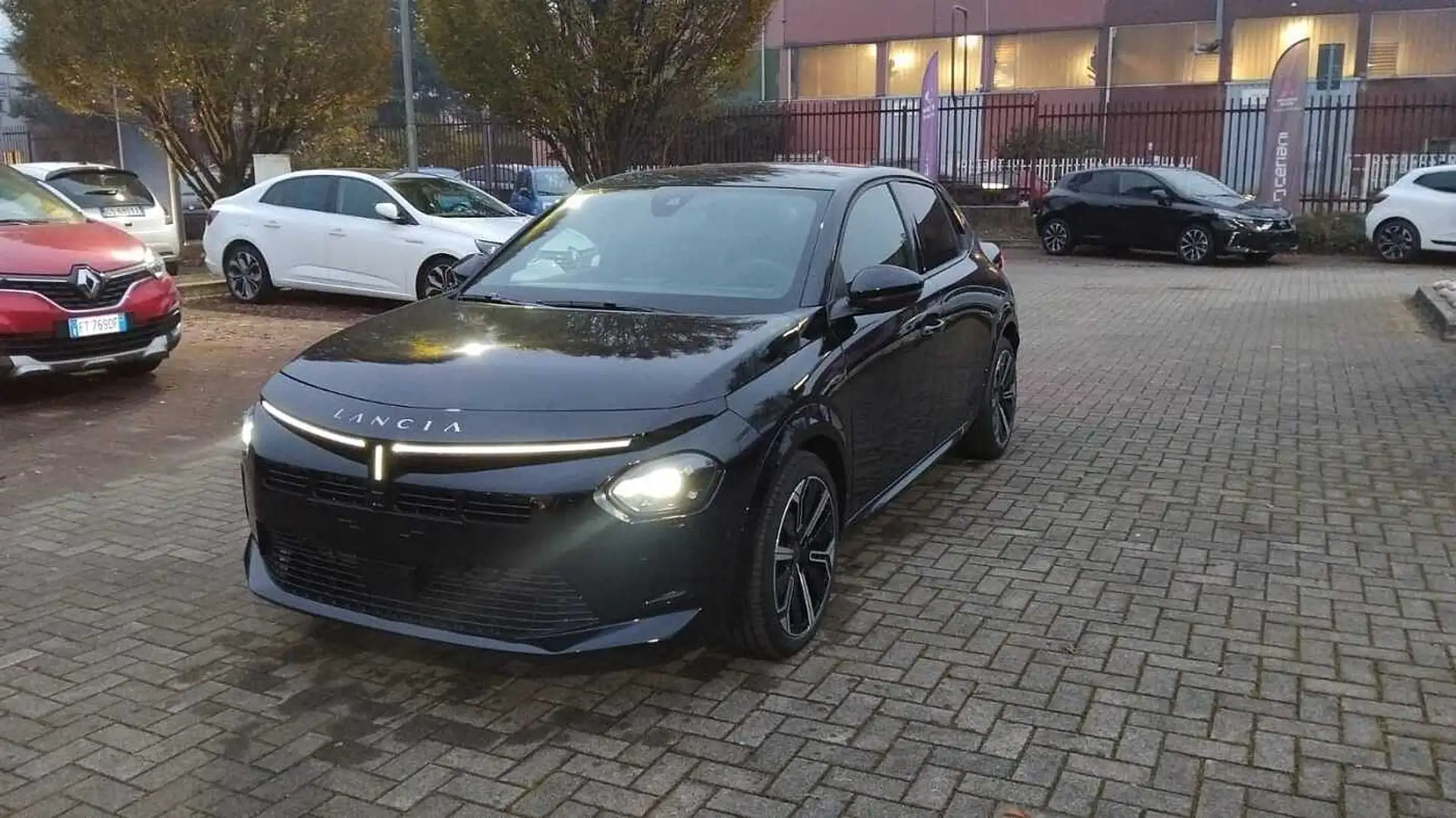 Lancia Ypsilon 4ª serie Hybrid e-DCT LX Negro - 1