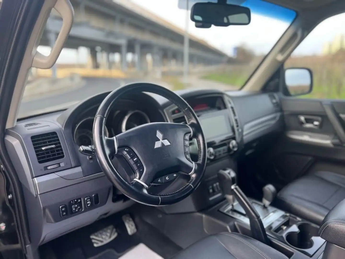 Mitsubishi Pajero 3.2 DI-D 16V aut. 3p. Diamant Negru - 1