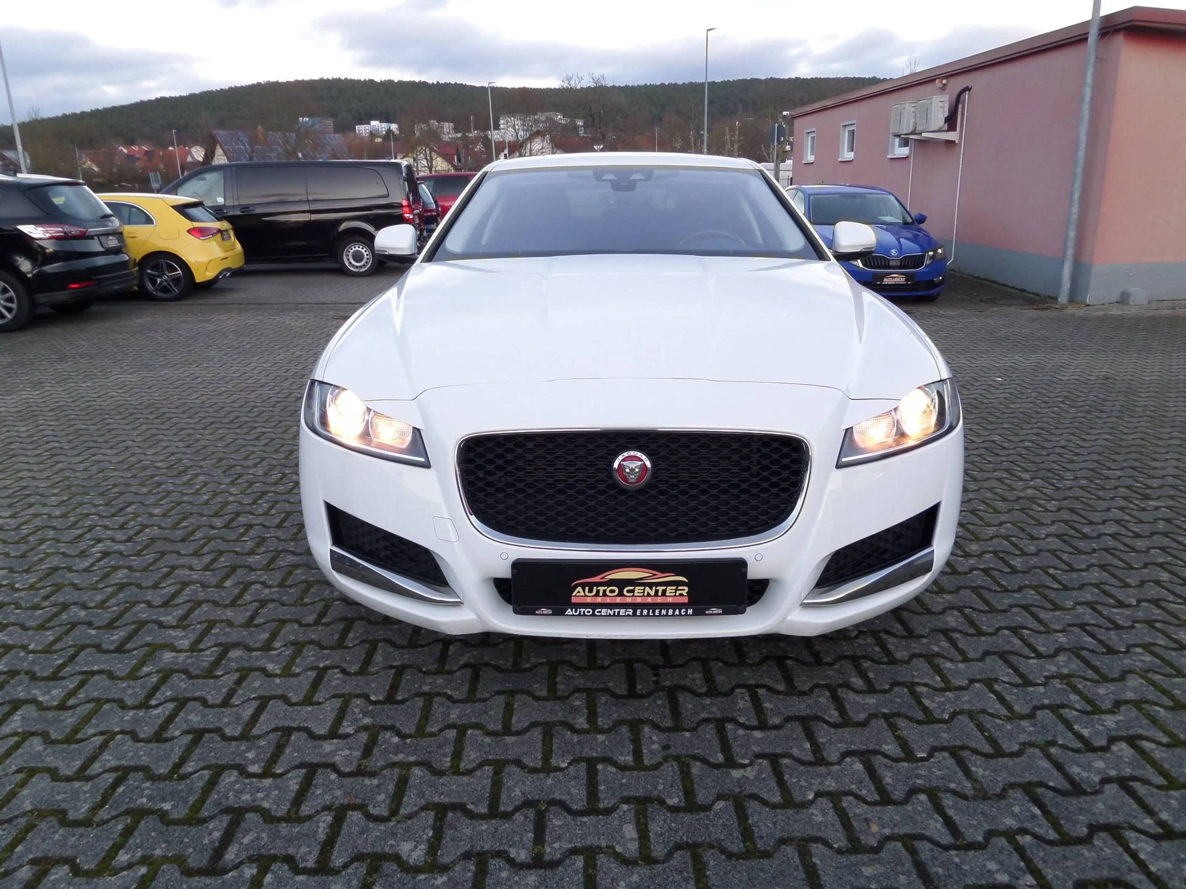 Jaguar XF 2.0 d Pure+Automatik+Kamera+Standheizung+Navi+SHZ+1.Hand — photo 6