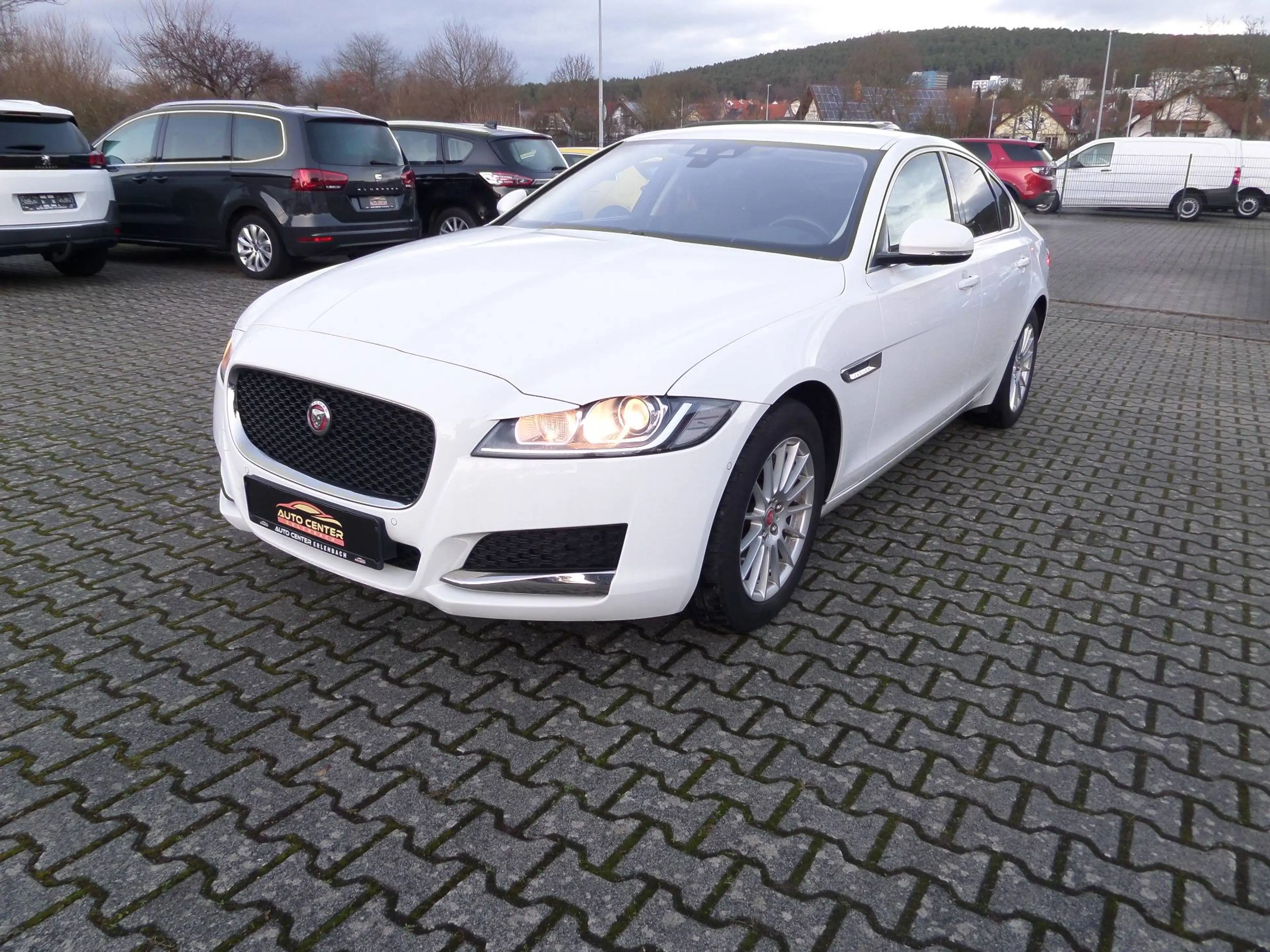 Jaguar XF 2.0 d Pure+Automatik+Kamera+Standheizung+Navi+SHZ+1.Hand — photo 5