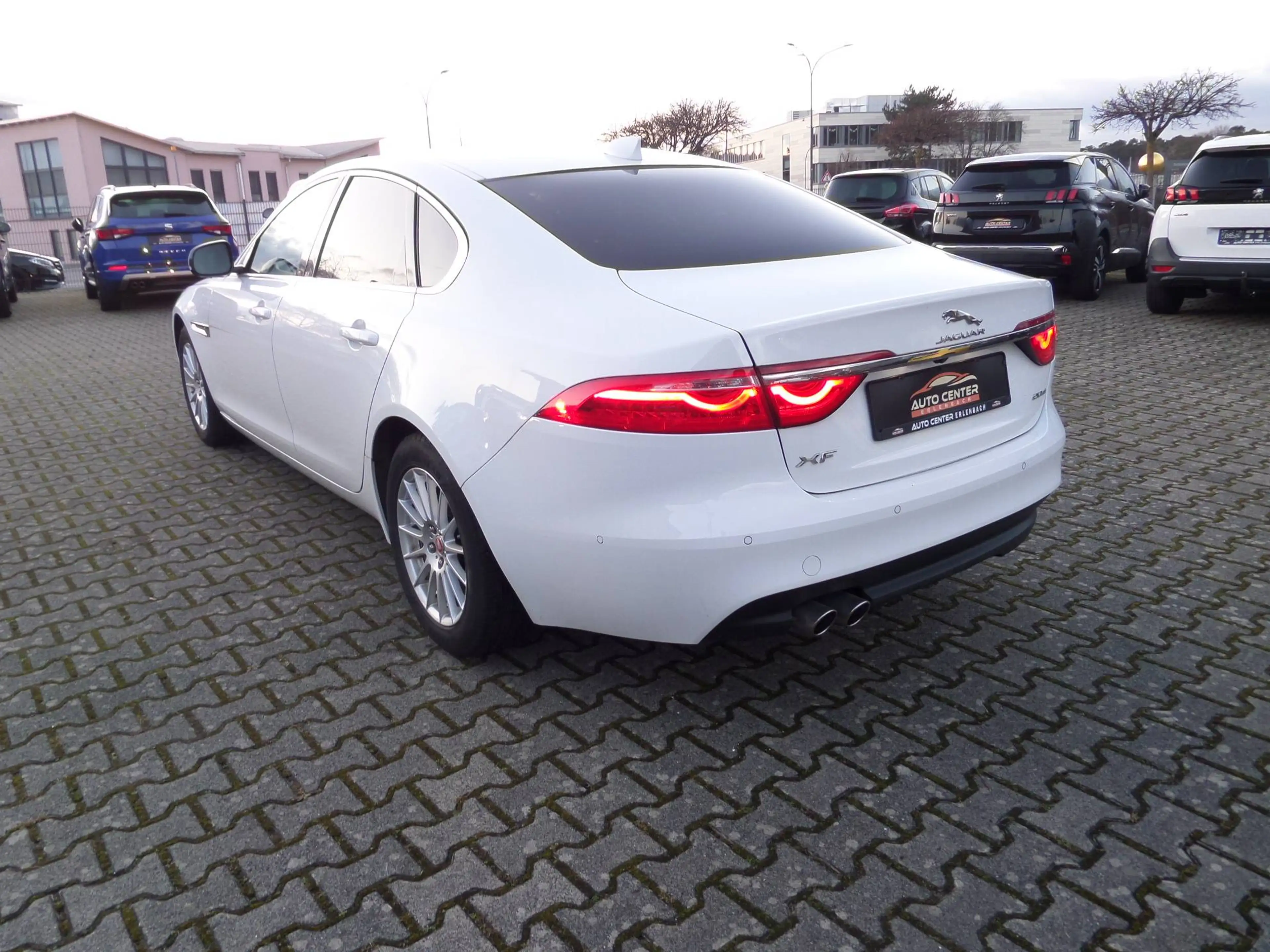 Jaguar XF 2.0 d Pure+Automatik+Kamera+Standheizung+Navi+SHZ+1.Hand — photo 7