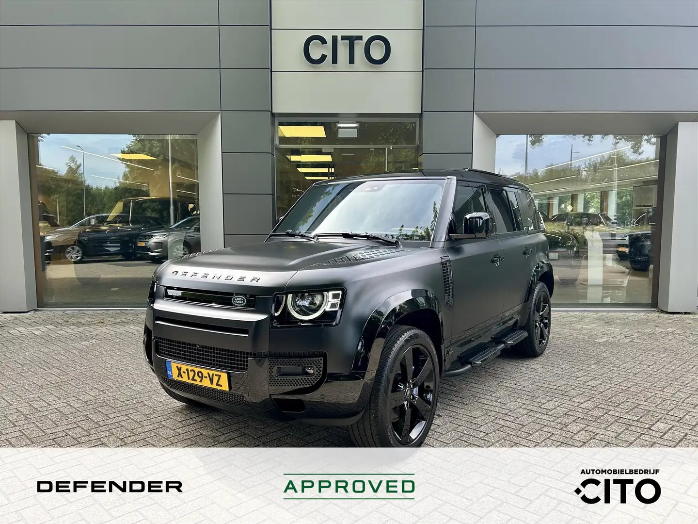Land Rover Defender 110 P400e PHEV AWD X-Dynamic HSE Zwart - 1